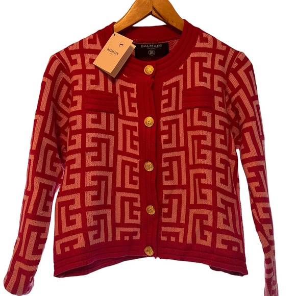 🩷 Beautiful/soft/elegant🩷 magenta sweater with gold buttons - Picture 2 of 7